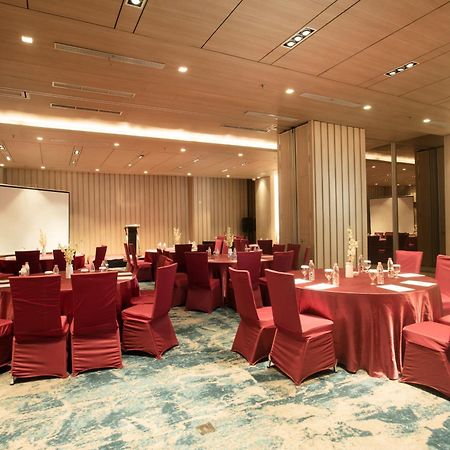 Louis Kienne Cikarang Hotel & Service Apartment Bekasi Eksteriør bilde