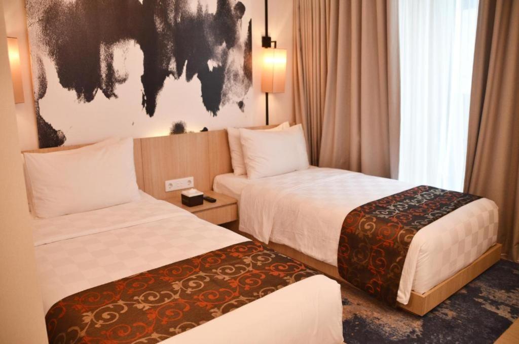 Louis Kienne Cikarang Hotel & Service Apartment Bekasi Eksteriør bilde