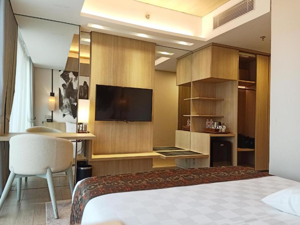 Louis Kienne Cikarang Hotel & Service Apartment Bekasi Eksteriør bilde