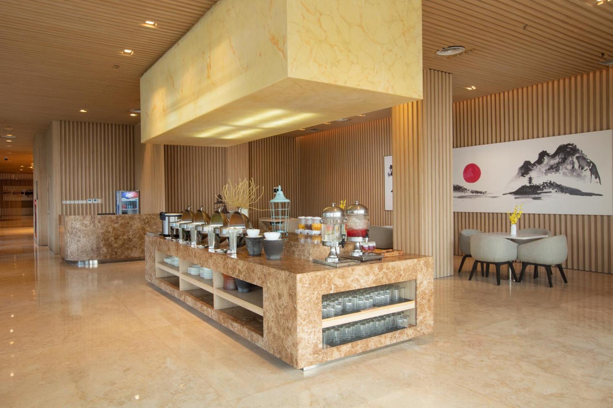 Louis Kienne Cikarang Hotel & Service Apartment Bekasi Eksteriør bilde